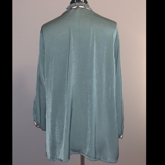 Turquoise sage long sleeve cutout blouse plus size - Picture 4 of 5